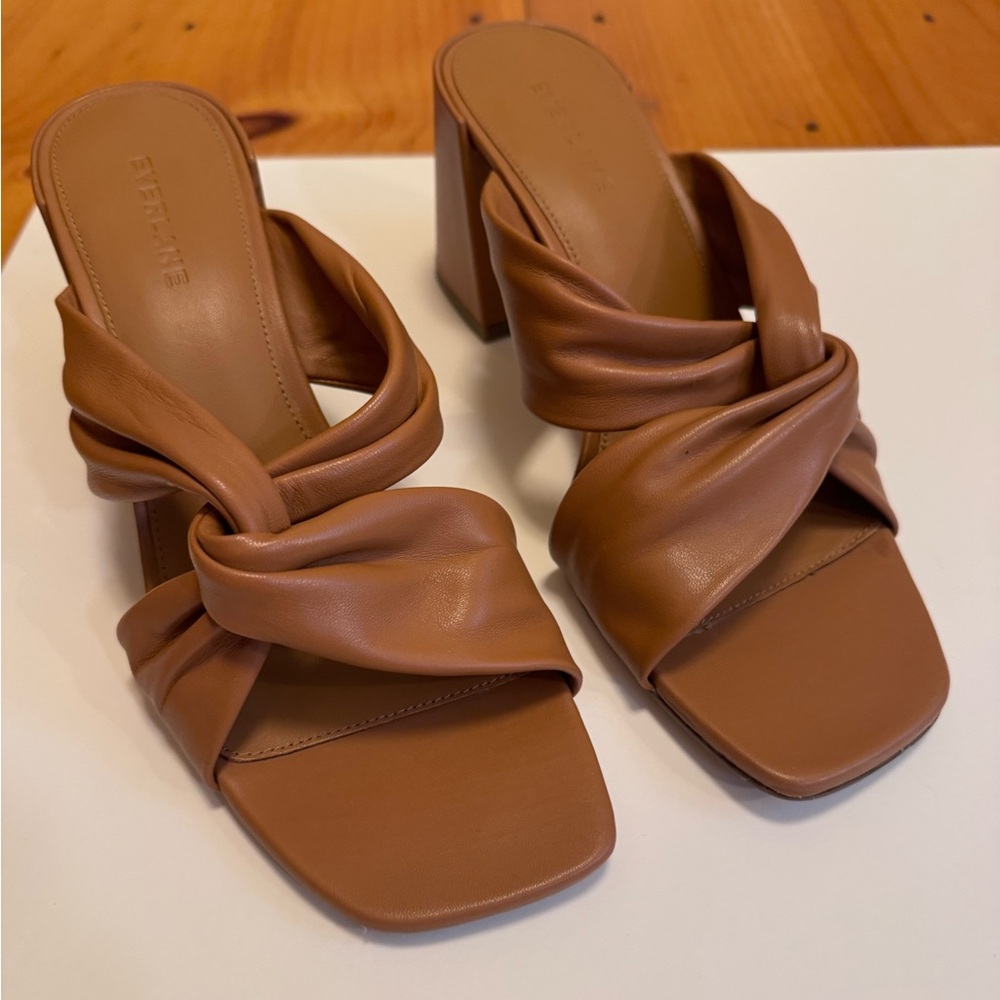 NWT never worn Everlane Day Twist Heel Desert Tan size 8.5